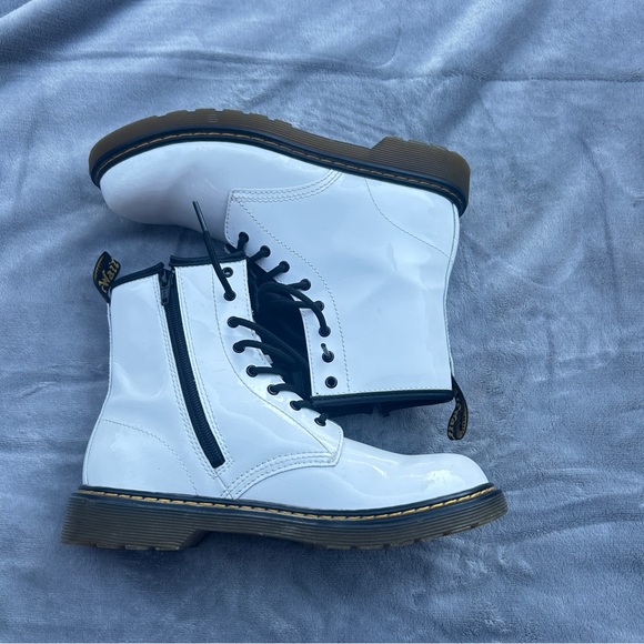 Dr. Marten Kids White Patent Combat Boot Lace-Up Chunky Sole Mini Grunge size 6 - Picture 4 of 11
